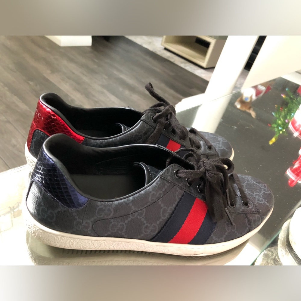 Men’s gently loved Gucci sneakers. Awesome colors 🩵 - Picture 4 of 10